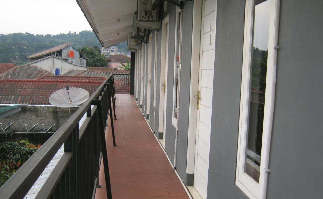 Hotel Aqilakost N Cafe Gadog Puncak Bogor Exterior foto