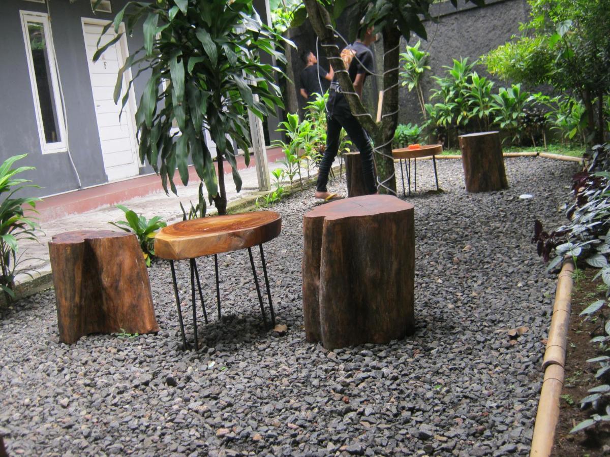 Hotel Aqilakost N Cafe Gadog Puncak Bogor Exterior foto