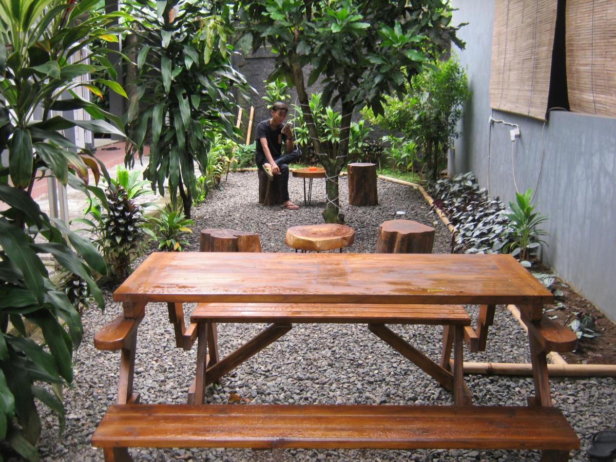 Hotel Aqilakost N Cafe Gadog Puncak Bogor Exterior foto