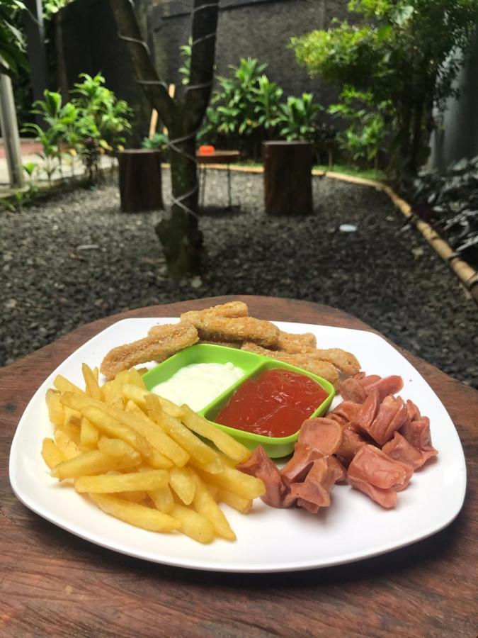 Hotel Aqilakost N Cafe Gadog Puncak Bogor Exterior foto